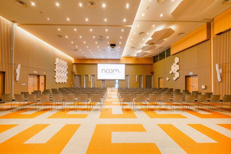 ::eng meeting room Noom Hotel Abidjan / ::fr salle de réunion Noom Hotel Abidjan