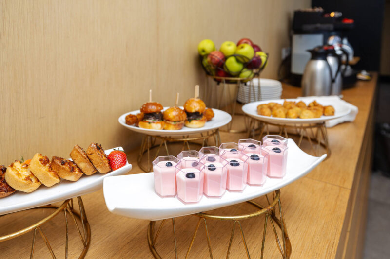 ::eng meeting room Noom Hotel Abidjan / ::fr salle de réunion Noom Hotel Abidjan