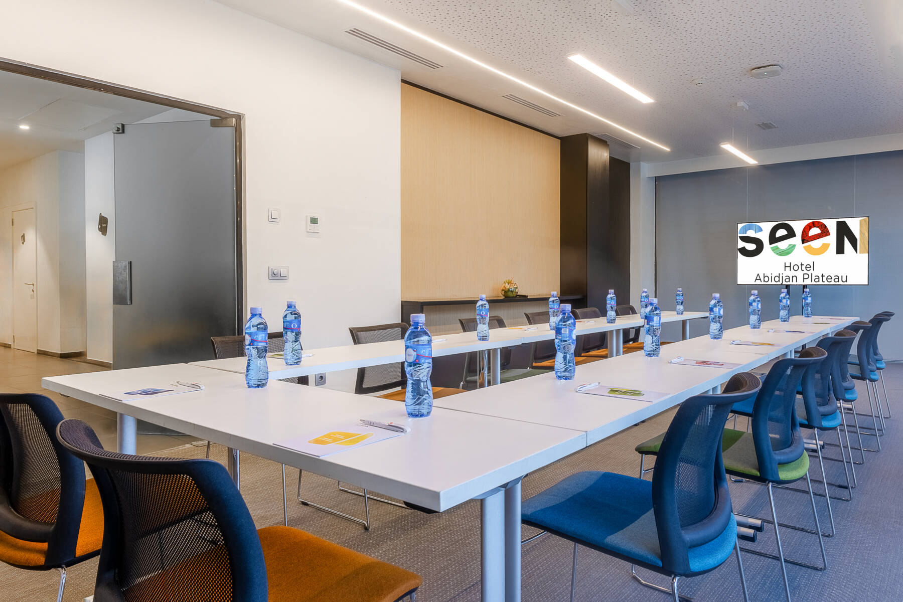 :: fr meeting rooms / ::eng salles de conférence