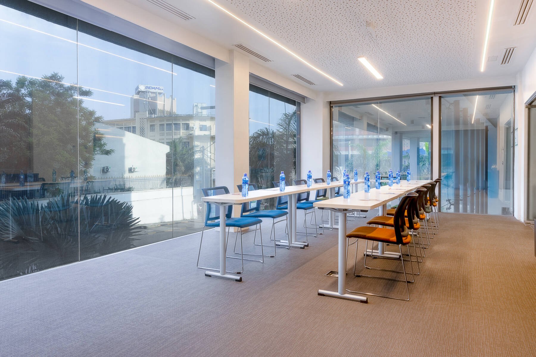 ::eng meeting room / :: fr salle de réunion