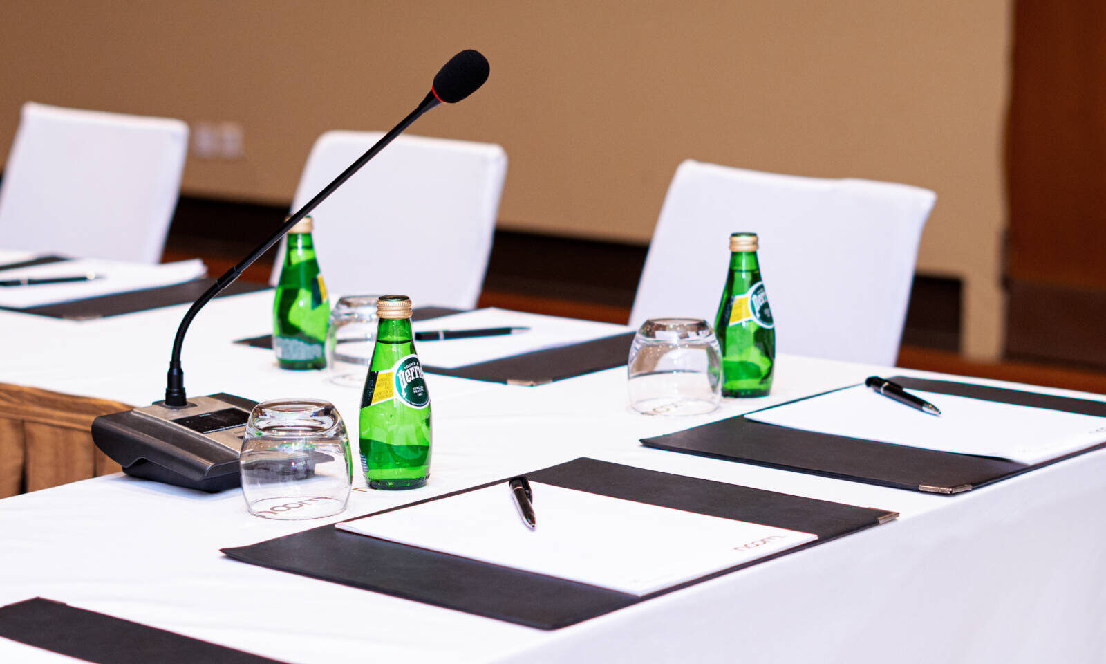 ::eng meeting room Noom Hotel Dakar / ::fr salle de réunion Noom Hotel Dakar