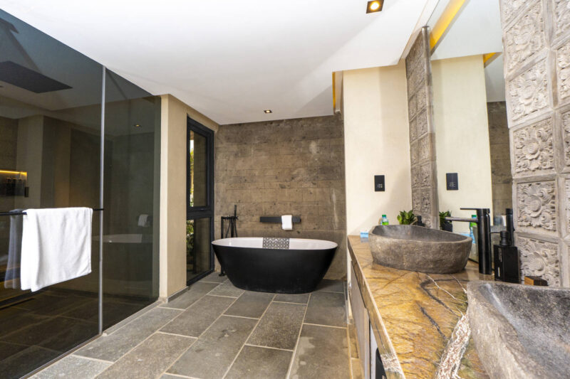 douche dans une villa du Noom Dakar