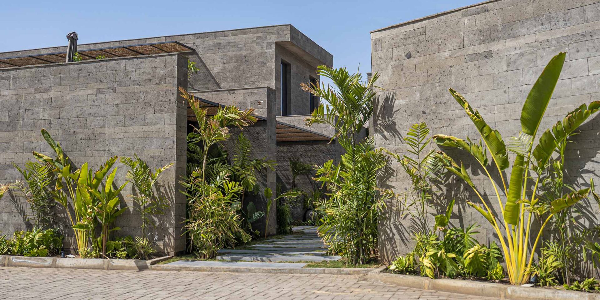 Mangalis Hotel Group slide_0